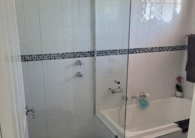 Semi frameless shower screen installed in Huntfield Heights, SA